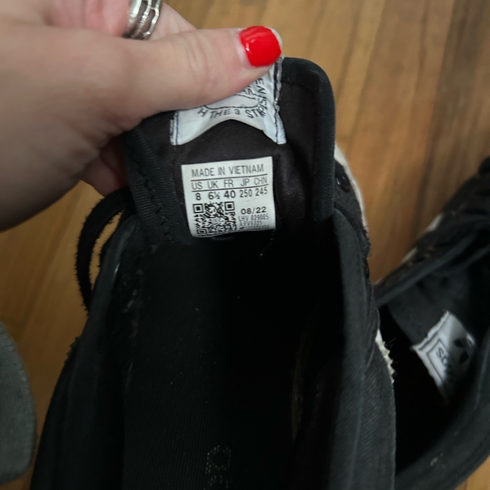 Adidas - Picture 4 of 4